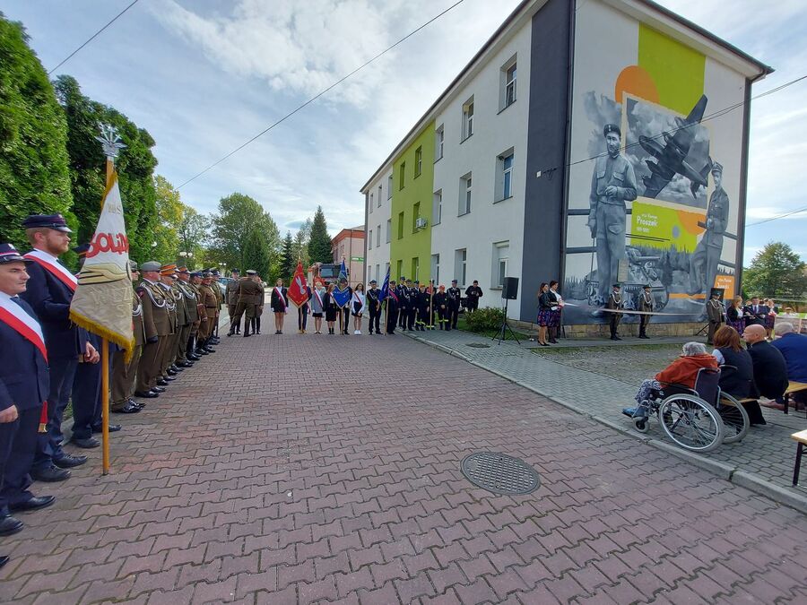 W Stróżach odsłonięto mural mjr. Romana Proszka i rtm. Mariana Jureckiego. Fot. Jakub Ryba (IPN)