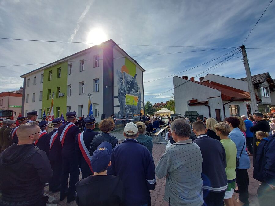 W Stróżach odsłonięto mural mjr. Romana Proszka i rtm. Mariana Jureckiego. Fot. Jakub Ryba (IPN)