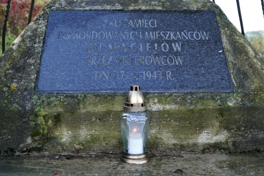 Zbrodnie żandarmerii niemieckiej w Maciejowie. Fot. Żaneta Wierzgacz (IPN)