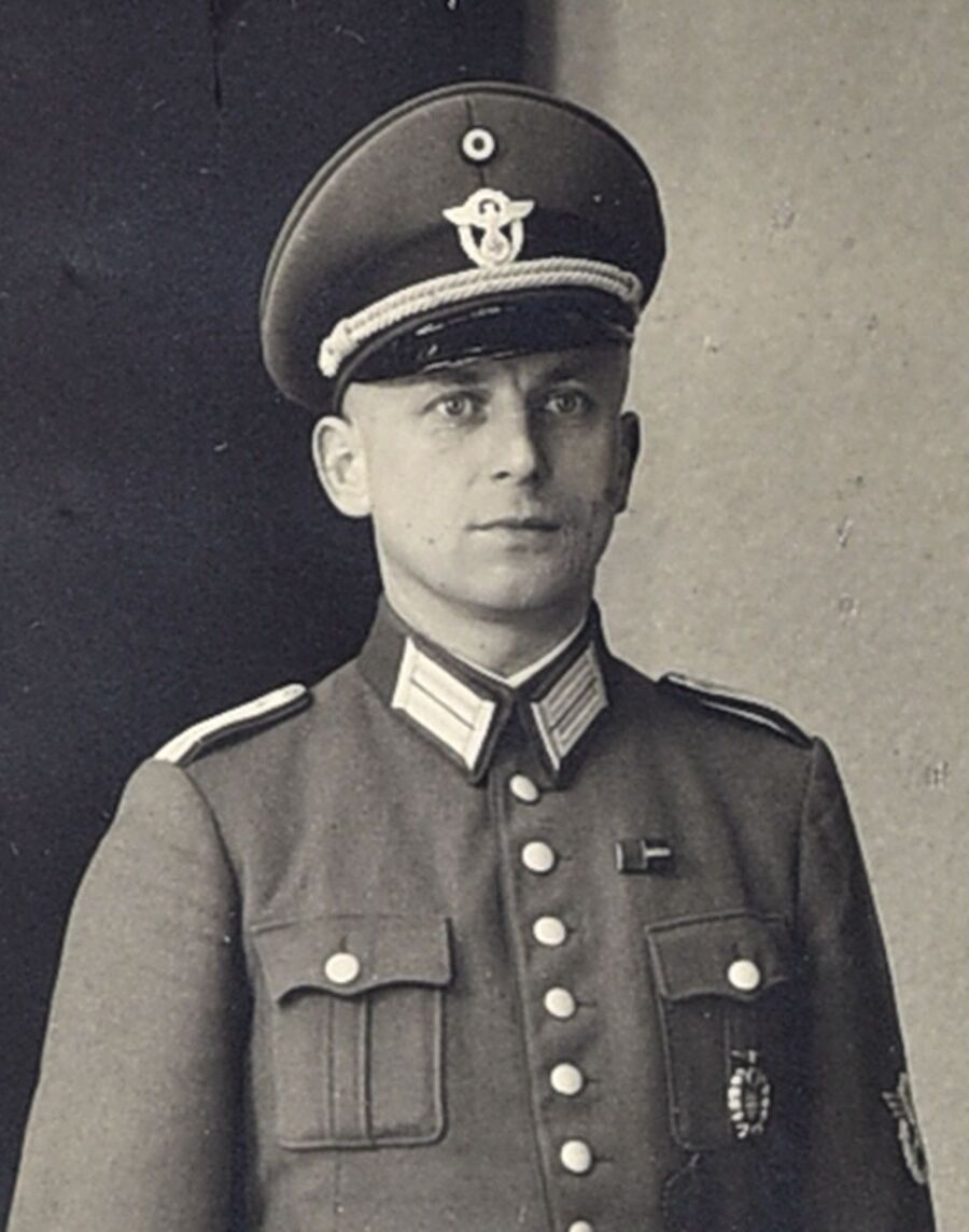 Niemiecki zbrodniarz Herbert Kreske, dowódca 63. zmotoryzowanego plutonu żandarmerii niemieckiej (ze zbiorów Bundesarchiv Berlin-Lichterfelde)