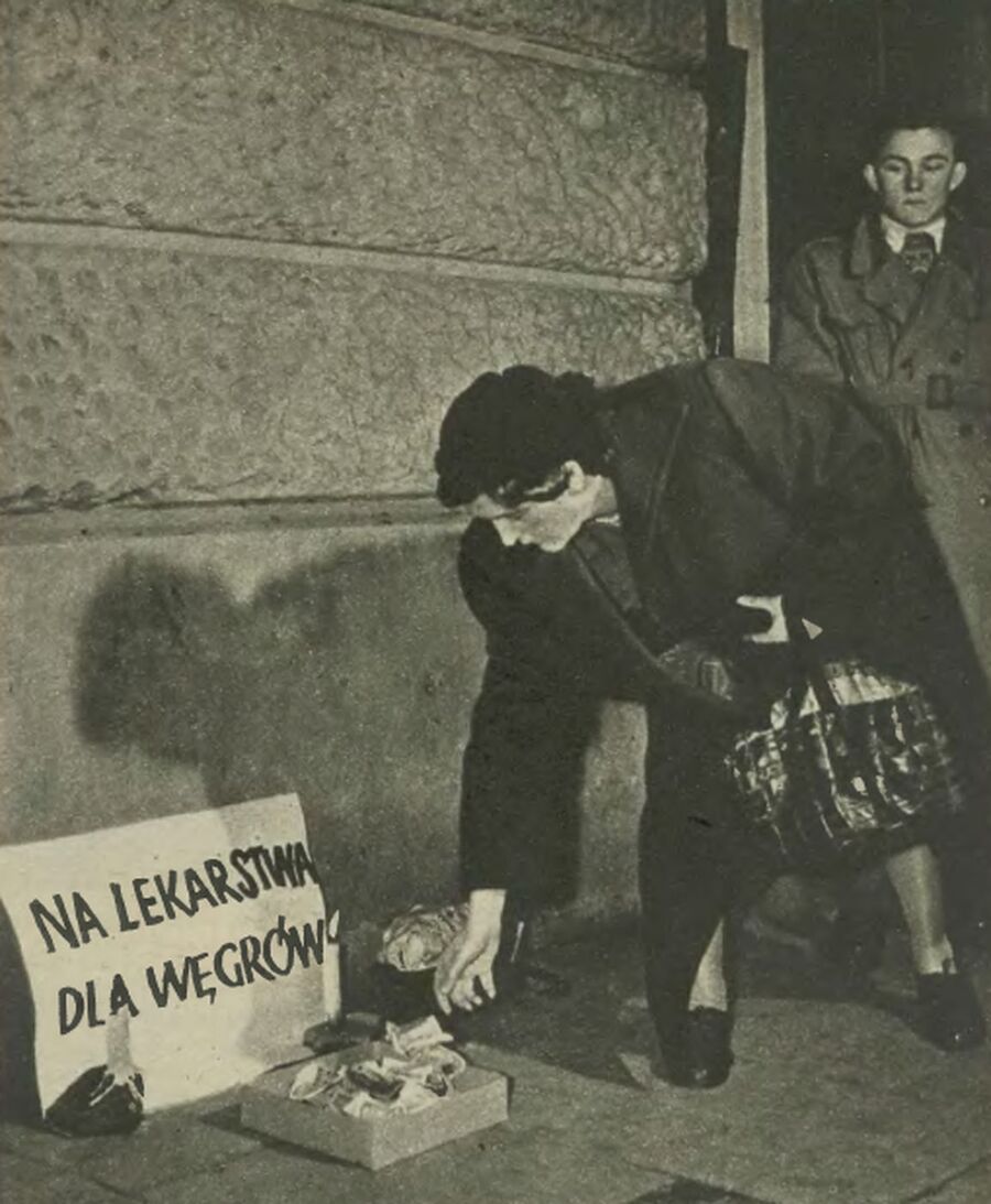 Kwesta na cmentarzu. Fot. „Przekrój”