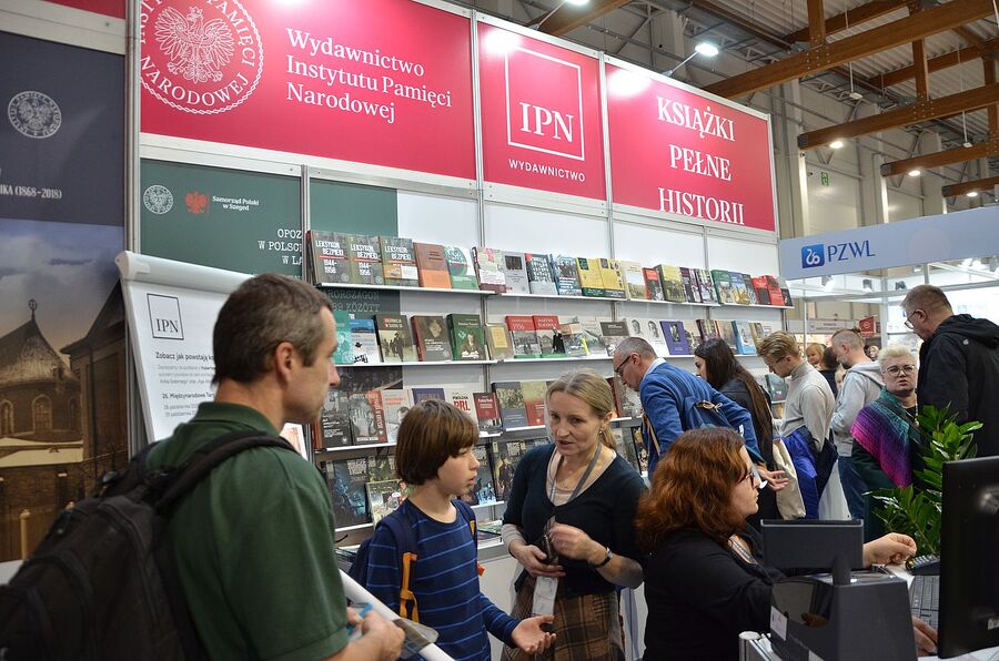 Wydawnictwo IPN na 26. Międzynarodowych Targach Książki w Krakowie. Fot. Janusz Ślęzak (IPN)