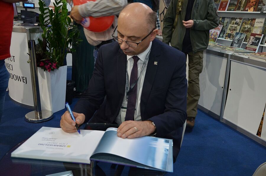 Wydawnictwo IPN na 26. Międzynarodowych Targach Książki w Krakowie. Fot. Janusz Ślęzak (IPN)