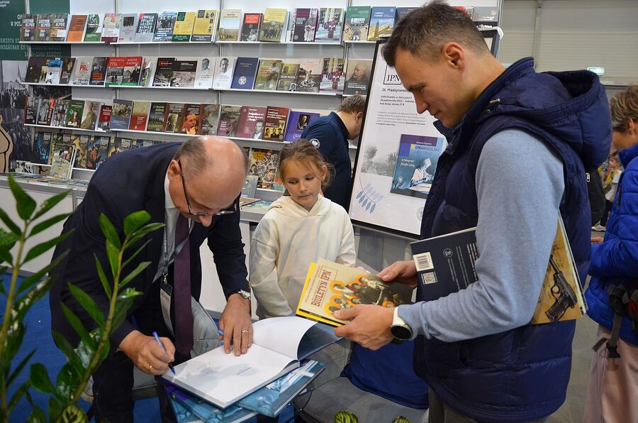 Wydawnictwo IPN na 26. Międzynarodowych Targach Książki w Krakowie. Fot. Janusz Ślęzak (IPN)