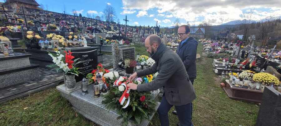 Pamięci ofiar niemieckich pacyfikacji miejscowości Nowe Bystre. Fot. Jan Wnuk (IPN)