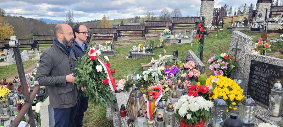 Pamięci ofiar niemieckich pacyfikacji miejscowości Nowe Bystre. Fot. Jan Wnuk (IPN)