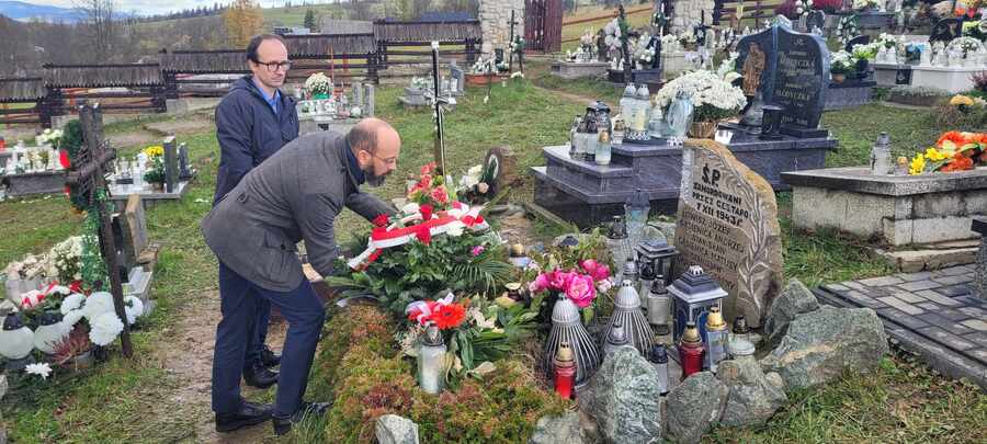 Pamięci ofiar niemieckich pacyfikacji miejscowości Nowe Bystre. Fot. Jan Wnuk (IPN)