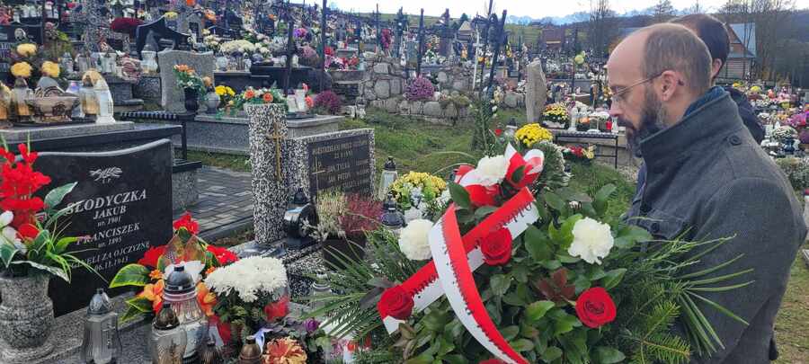 Pamięci ofiar niemieckich pacyfikacji miejscowości Nowe Bystre. Fot. Jan Wnuk (IPN)