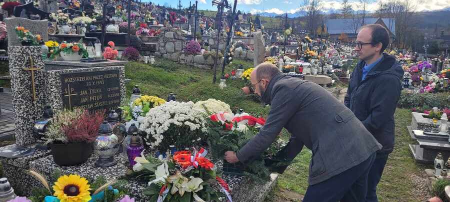 Pamięci ofiar niemieckich pacyfikacji miejscowości Nowe Bystre. Fot. Jan Wnuk (IPN)