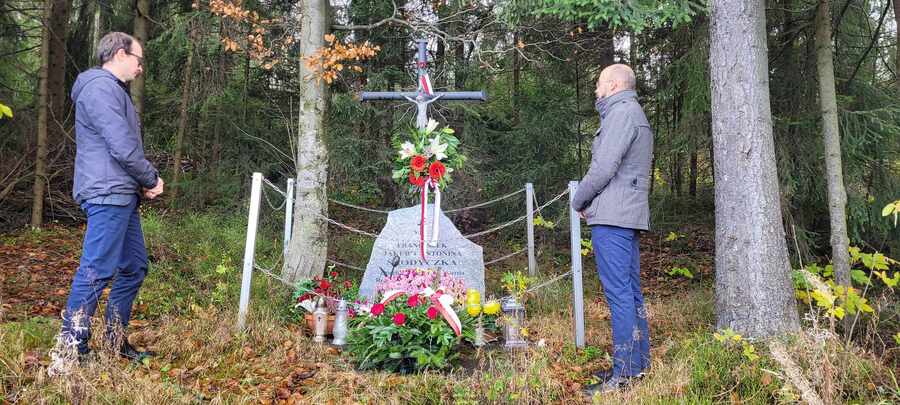 Pamięci ofiar niemieckich pacyfikacji miejscowości Nowe Bystre. Fot. Jan Wnuk (IPN)