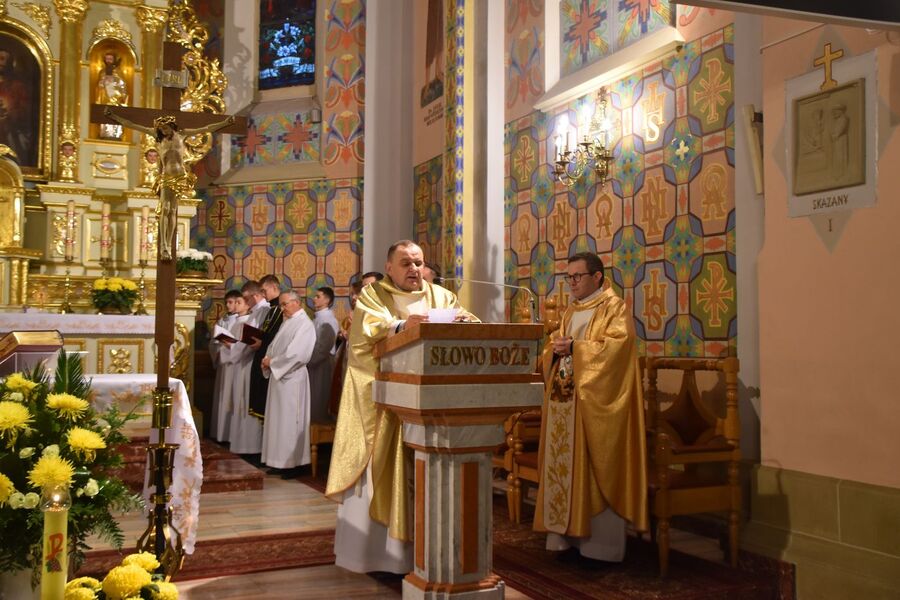 Odsłonięcie tablicy pamięci w Żeleźnikowej Wielkiej. Fot. Jakub Ryba (IPN)