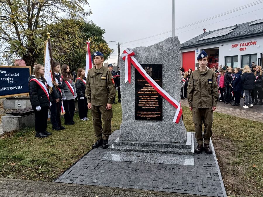 W Fałkowie odsłonięto pomnik Piłsudskiego oraz żołnierzy Legionów i Wojska Polskiego
