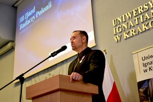 Nagroda za zasługi dla Polonii dla prezesa Instytutu Pamięci Narodowej dr. Karola Nawrockiego. Fot. Żaneta Wierzgacz (IPN)
