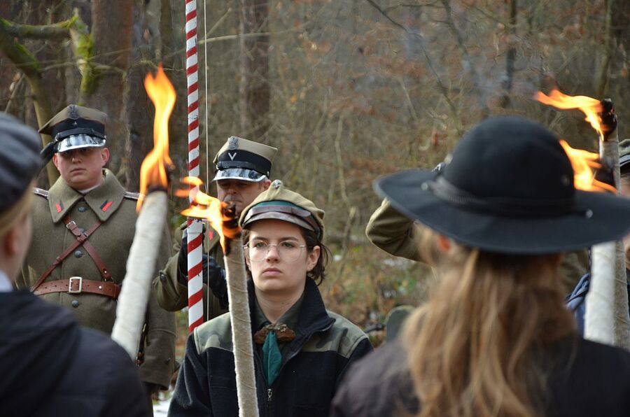 Uroczystość poświęcona ofiarom niemieckich egzekucji w Puszczy Niepołomickiej. Fot. Janusz Ślęzak (IPN)