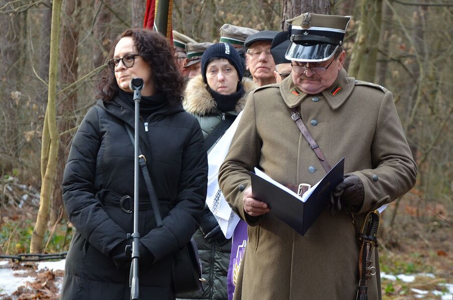 Uroczystość poświęcona ofiarom niemieckich egzekucji w Puszczy Niepołomickiej. Fot. Janusz Ślęzak (IPN)