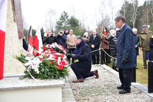 Uroczystości upamiętniające ofiary niemieckiej egzekucji. Fot. Żaneta Wierzgacz (IPN)