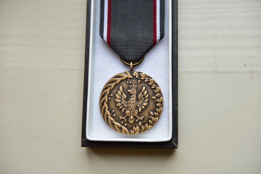 Wręczenie medalu Reipublicae Memoriae Meritum. Fot. Żaneta Wierzgacz