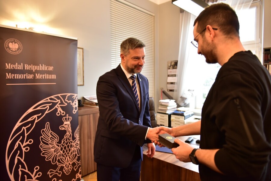 Wręczenie medalu Reipublicae Memoriae Meritum. Fot. Żaneta Wierzgacz