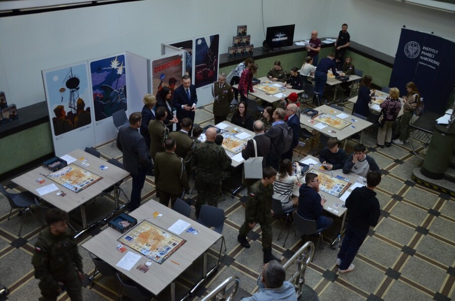 Premiera gry planszowej IPN „Cichociemni. Spadochroniarze AK”. Fot. Żaneta Wierzgacz (IPN)