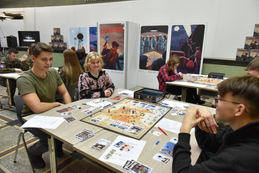 Premiera gry planszowej IPN „Cichociemni. Spadochroniarze AK”. Fot. Żaneta Wierzgacz (IPN)