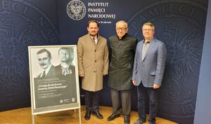 Konsul Węgier w Krakowie dr Tibor Gerencsér, autor filmu Artur Janicki i dr Wojciech Frazik. Fot. IPN
