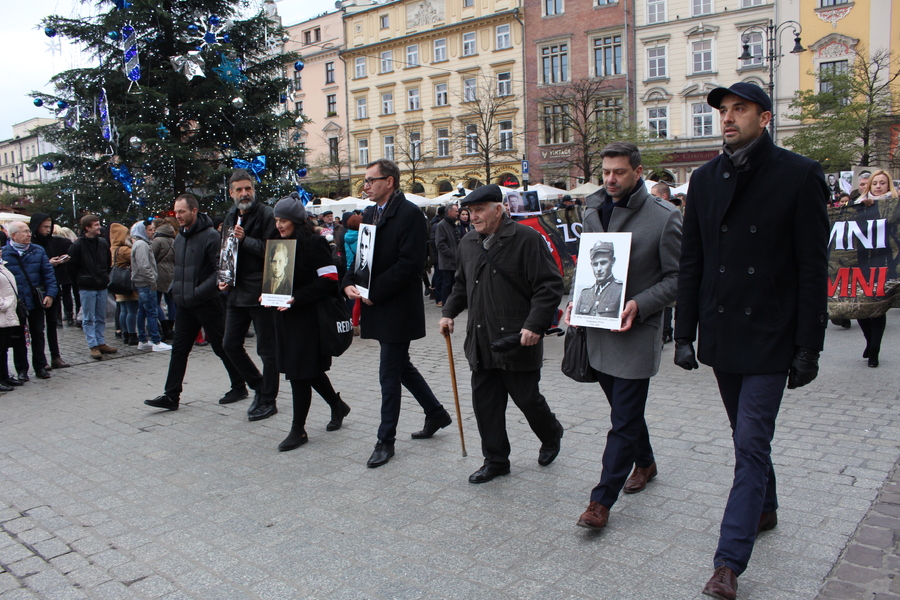 Prezes IPN dr Jarosław Szarek oraz dr hab. Filip Musiał, dyrektor Oddziału IPN w Krakowie podczas przemarszu Wyklętych
