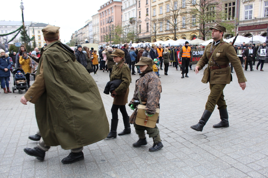 Uczestnicy Przemarszu Wyklętych