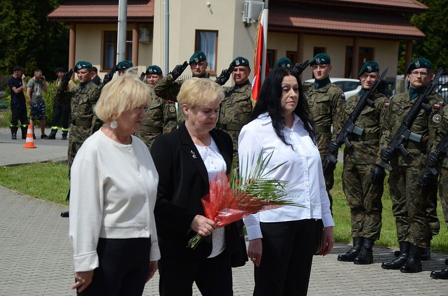 W Makocicach odsłonięto tablicę upamiętniającą zrzut cichociemnych. Fot. Janusz Ślęzak (IPN)