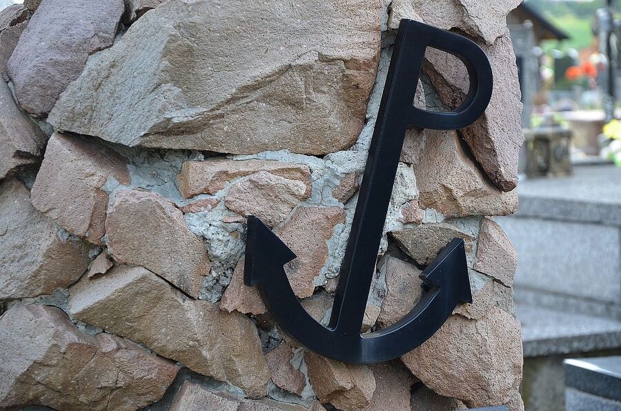 Mogiła żołnierzy AK na cmentarzu w Luborzycy. Fot. Janusz Ślęzak (IPN)