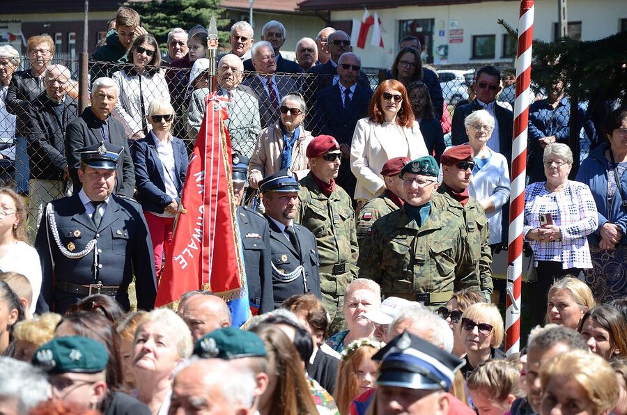 Uroczystość odsłonięcia tablicy chor. Stanisława Kućmierza w Jerzmanowicach. Fot. Janusz Ślęzak (IPN)