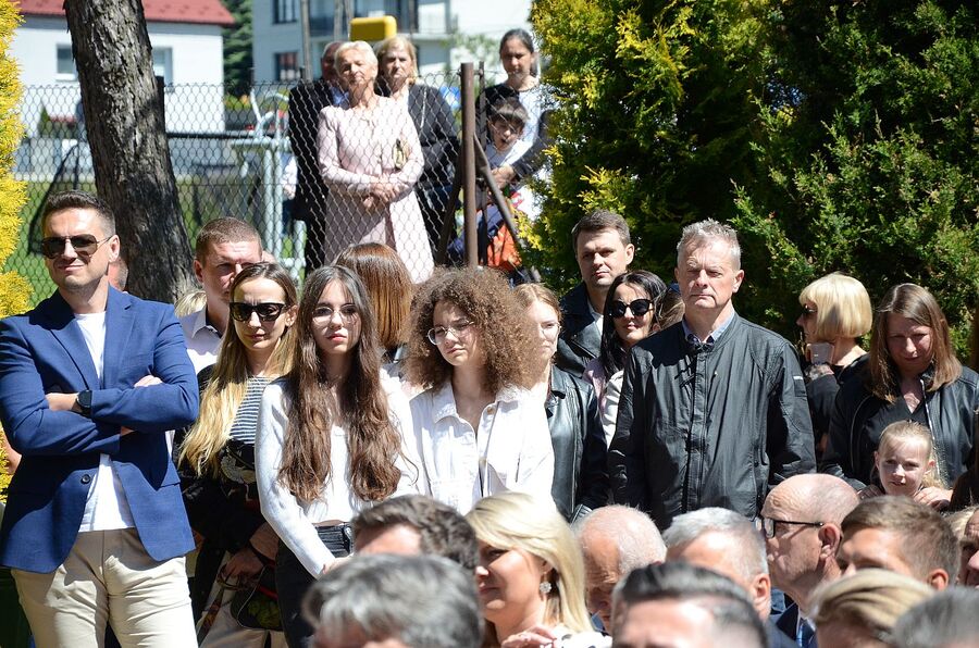 Uroczystość odsłonięcia tablicy chor. Stanisława Kućmierza w Jerzmanowicach. Fot. Janusz Ślęzak (IPN)