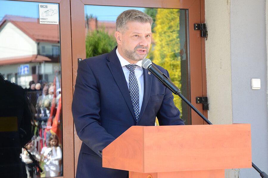 Uroczystość odsłonięcia tablicy chor. Stanisława Kućmierza w Jerzmanowicach. Fot. Janusz Ślęzak (IPN)