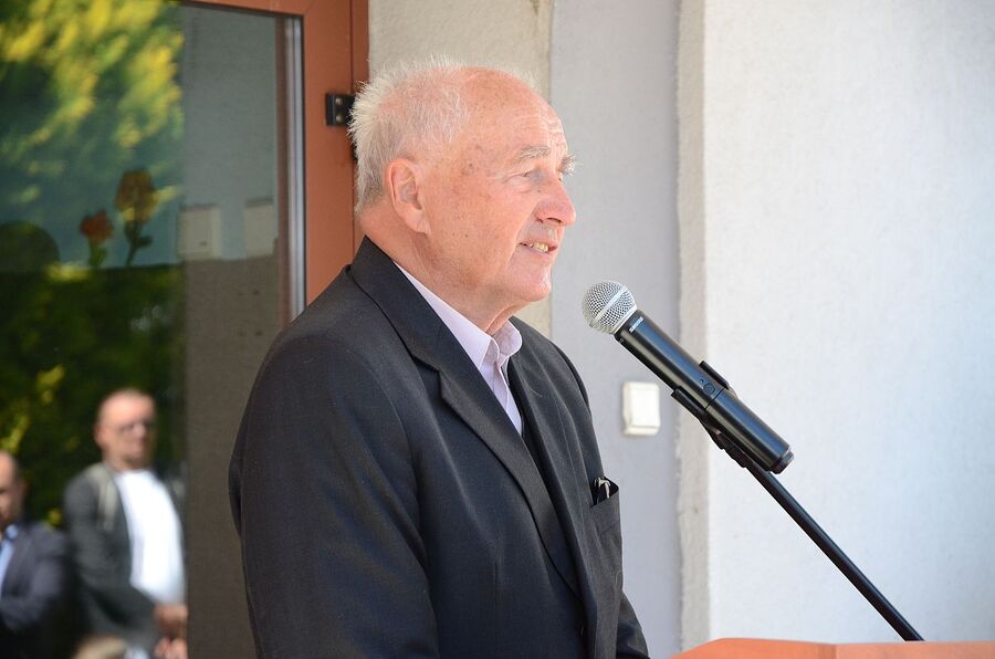 Uroczystość odsłonięcia tablicy chor. Stanisława Kućmierza w Jerzmanowicach. Fot. Janusz Ślęzak (IPN)