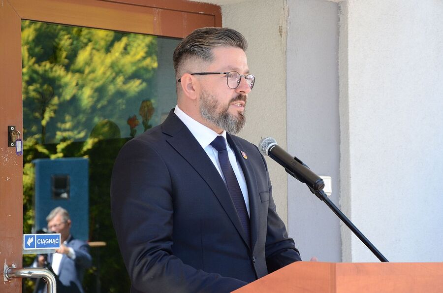 Uroczystość odsłonięcia tablicy chor. Stanisława Kućmierza w Jerzmanowicach. Fot. Janusz Ślęzak (IPN)