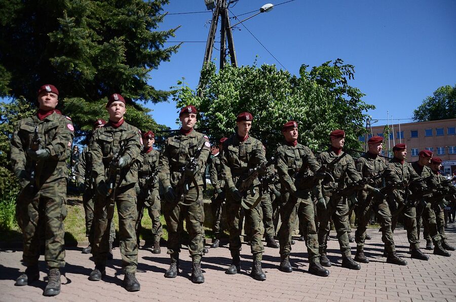 Uroczystość odsłonięcia tablicy chor. Stanisława Kućmierza w Jerzmanowicach. Fot. Janusz Ślęzak (IPN)