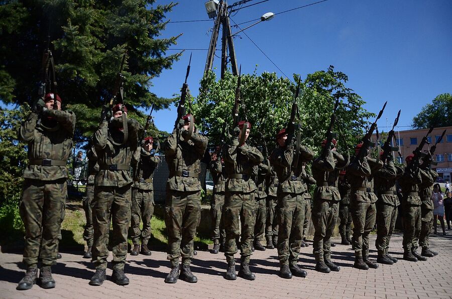 Uroczystość odsłonięcia tablicy chor. Stanisława Kućmierza w Jerzmanowicach. Fot. Janusz Ślęzak (IPN)