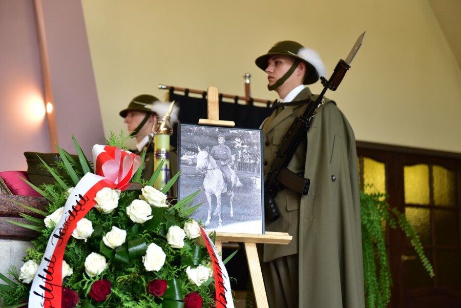 Uroczystości pogrzebowe Ludwika Kawika „Czujnego”. Fot. Żaneta Wierzgacz (IPN)