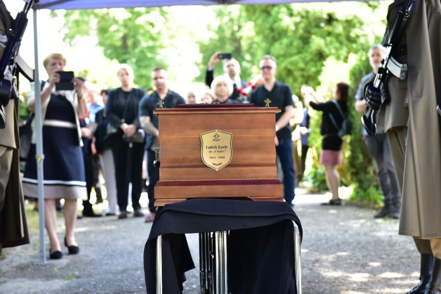 Uroczystości pogrzebowe Ludwika Kawika „Czujnego”. Fot. Żaneta Wierzgacz (IPN)