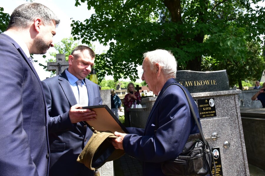 Uroczystości pogrzebowe Ludwika Kawika „Czujnego”. Fot. Żaneta Wierzgacz (IPN)