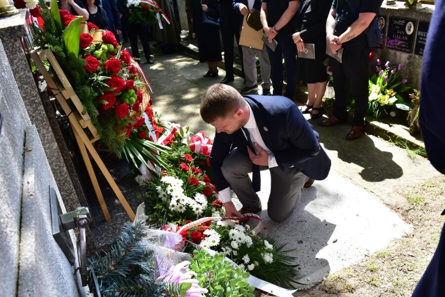 Uroczystości pogrzebowe Ludwika Kawika „Czujnego”. Fot. Żaneta Wierzgacz (IPN)