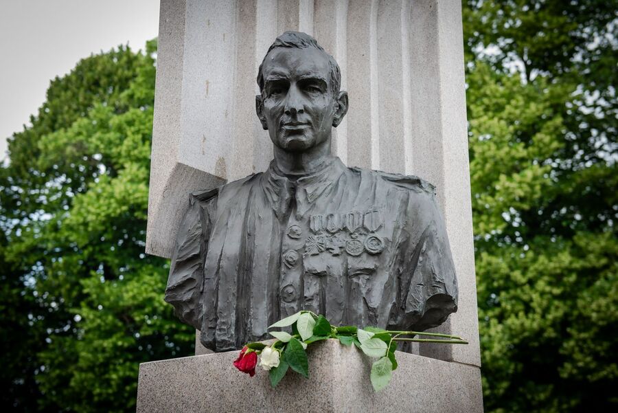76. rocznica śmierci rtm. Pileckiego. Pomnik w Małopolskiej Uczelni Państwowej w Oświęcimiu. Fot. Agnieszka Masłowska (IPN)