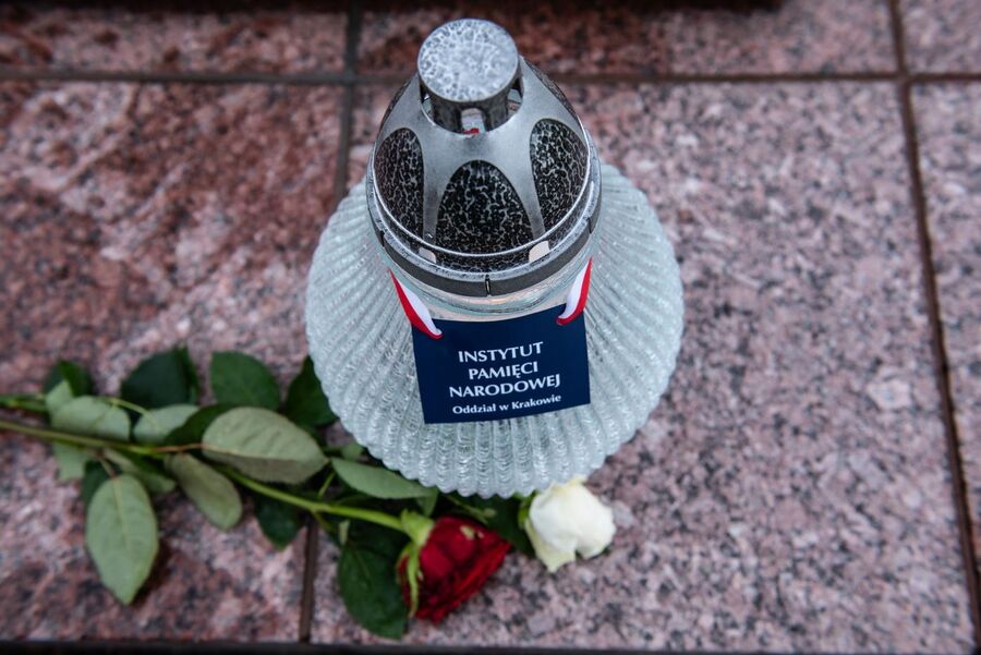 76. rocznica śmierci rtm. Pileckiego. Pomnik w Małopolskiej Uczelni Państwowej w Oświęcimiu. Fot. Agnieszka Masłowska (IPN)