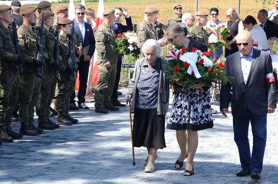 W Wierzbnie złożono hołd gen. Okulickiemu i cichociemnym. Fot. Janusz Ślęzak (IPN)