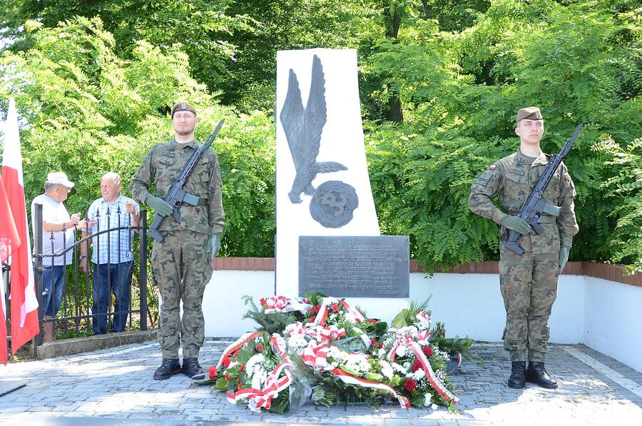W Wierzbnie złożono hołd gen. Okulickiemu i cichociemnym. Fot. Janusz Ślęzak (IPN)