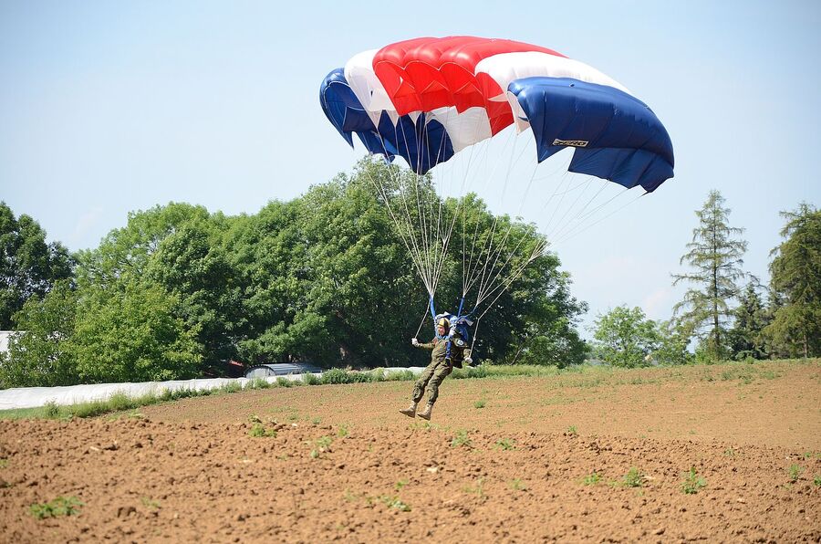 W Wierzbnie złożono hołd gen. Okulickiemu i cichociemnym. Fot. Filip Musiał (IPN)